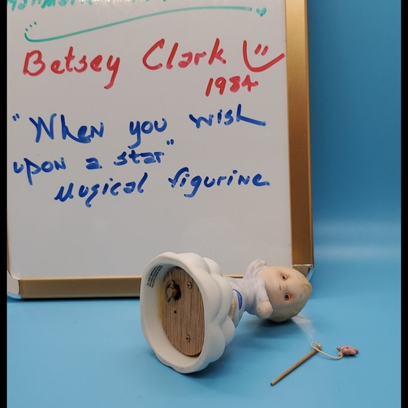 VINTAGE BETSEY CLARK Hallmark musical 'When you wish upon a star' Disney1984 - Picture 5 of 9